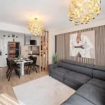 Costan Alezzi Infinity & Апартаменты Нэводари