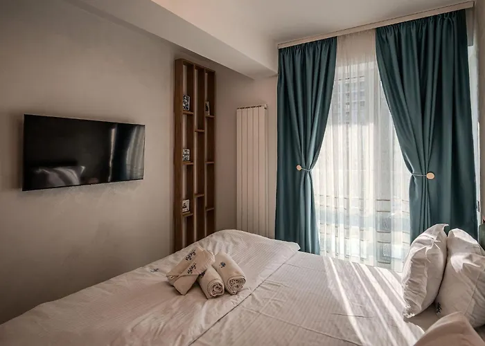 Costan Alezzi Infinity & *